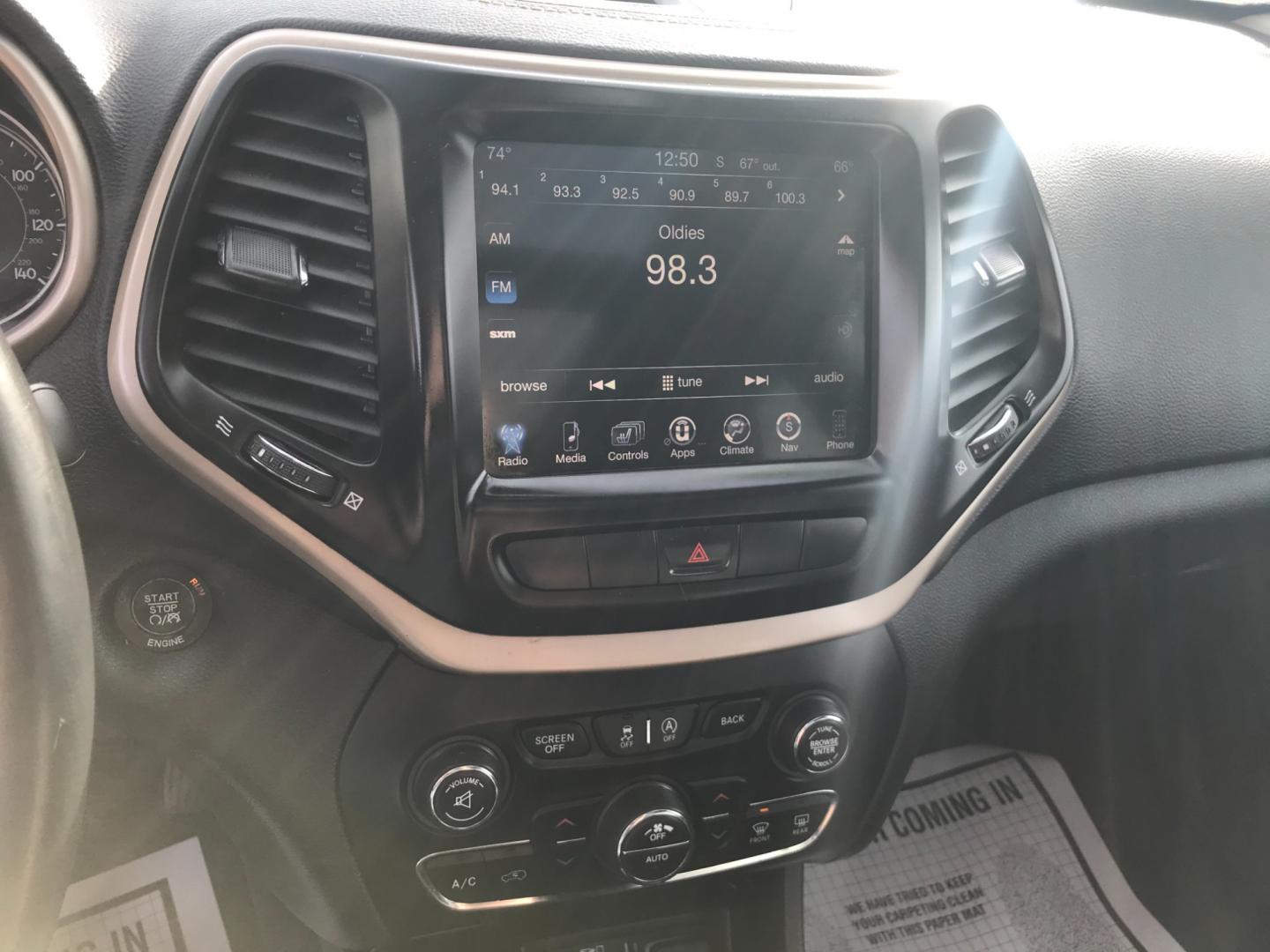 2015 Gold /Black Jeep Cherokee Limited (1C4PJMDS5FW) with an 3.2 V6 engine, Automatic transmission, located at 577 Chester Pike, Prospect Park, PA, 19076, (610) 237-1015, 39.886154, -75.302338 - Photo#14